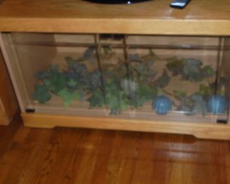 Wood display cabinet w/2 glass doors