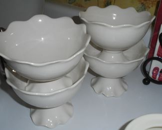 4 matching desert bowls 