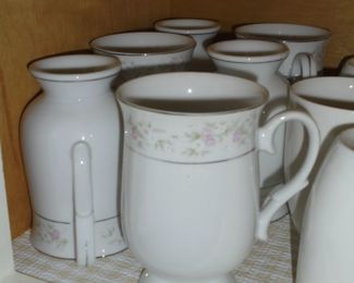 6 Maria Fine Chine coffee mugs