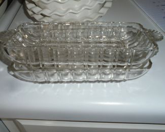 Pair matching hors d'oeuvre plates