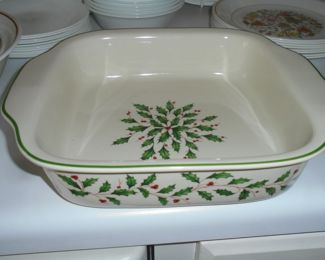 Lennox Christmas baking dish