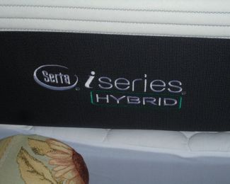 NEW Serta i-series Hybrid queen mattress