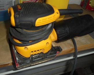 Dewalt electric palm sander w/bag
