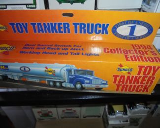 Sunoco tanker truck NIB w/lights & horn