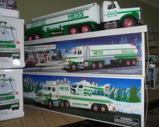 NIB Hess tanker truck 1995