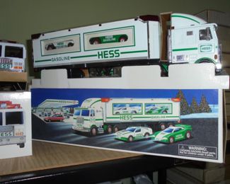 NIB Hess race cars carrier 1997