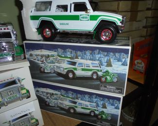 NIB Hess rescue truck w/motorcycles (2) 2004