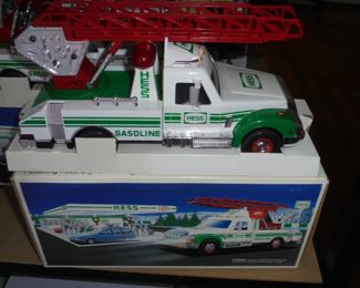 NIB Hess rescue ladder truck (3) 1994