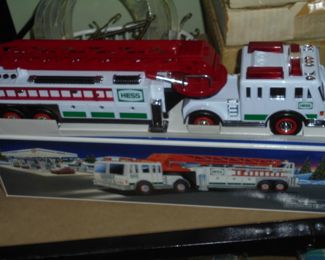 NIB Hess Ladder fire truck 2000