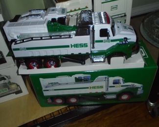 NIB Hess dump truck & loader 2017