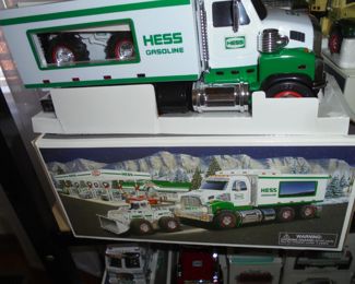 NIB Hess bull dozer carrier (2) 2008