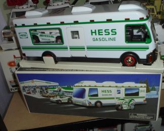 NIB Hess RV & race car carrier recreation van (2)  1998