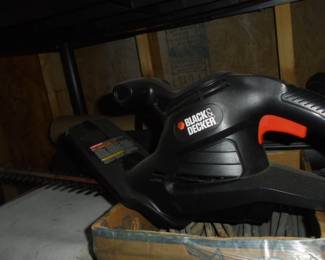 Black & Decker battery hedge clipper