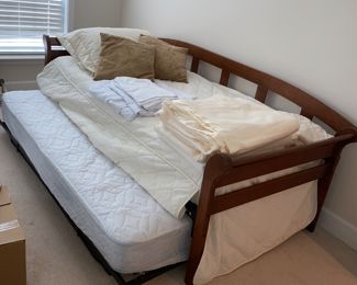 Trundle bed with mattress' Great for when grand children visit!, great for extra guests!
