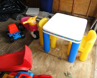 Little Tykes and plastic toy lot $25