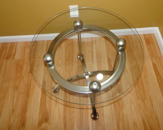 Round Glass Table $50 (2')