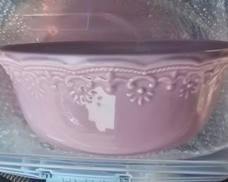 Pretty in Pink! Serving bowl! Cream & Sugar too!