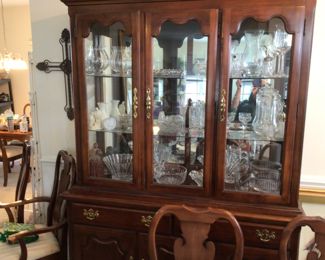China Cabinet with beautiful crystal