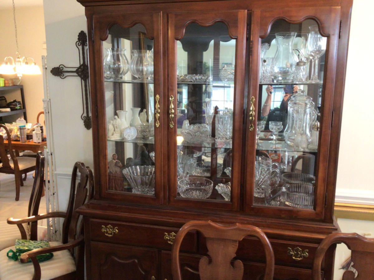 China Cabinet with beautiful crystal