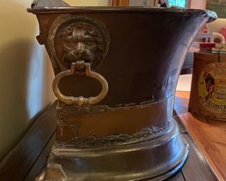 Antique French Copper Wall-Mounted Lavabo and Hand-Washing Basin. Cistern Measures 18" x 22" H. Basin Measures 26" x 16" x 14" H. Photo 6 of 7.