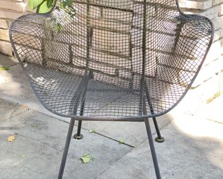 Set of 4 Mid-Century Woodard Sculptura Chairs. Photo 1 of 2.