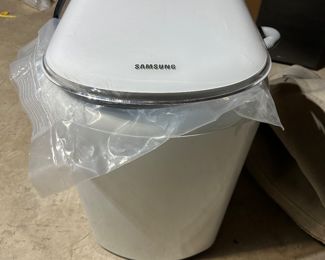 Samsung 18" To Load Washer. (Apt. size)