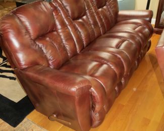 RECLINING SOFA.