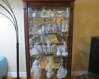 CURIO CABINET FULL OF LARGE LLADRO FIGURES.  PICTURES TO COME.