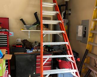 12' STEP LADDER.
