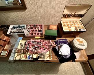 I told you, SOON and here it is! JEWELRY! 