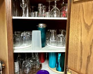 Really nice kitchen supplies of all kinds! 