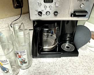 Really nice kitchen supplies of all kinds! 