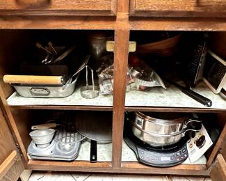 Really nice kitchen supplies of all kinds! 