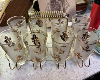 Set Of 8 1960s Libbey Frosted Gold Leaf Drinking Glasses In carrying rack! 