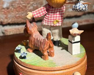 ANRI Music Box! Plays Edelweiss! Absolutely adorable!