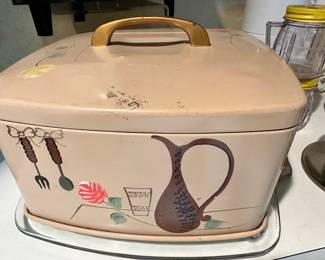 Vintage Pyrex, Vintage Cake Plate w/Lid, small kitchen appliances! 