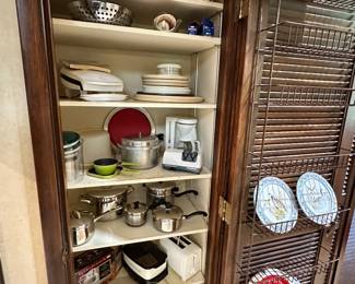 Small kitchen appliances, Pots with Lids, George Foreman Grill and miscellaneous kitchen!