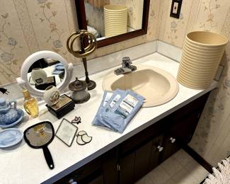 Great collection of miscellaneous bathroom items!