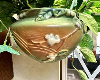 Didn't see this great piece until TODAY! Roseville Pottery Snowberry 1947 Pink Hanging Basket Planter!