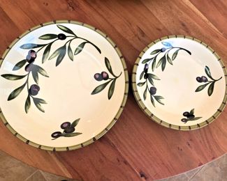 Williams-Sonoma Liquria Olive pasta bowls