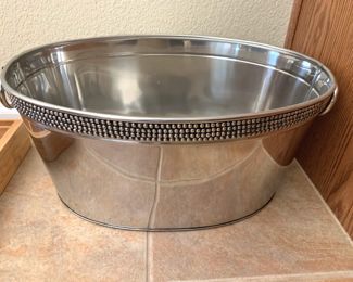 Metal decorative tub