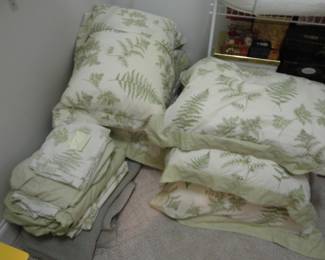 Queen Size Bed Set with all the works