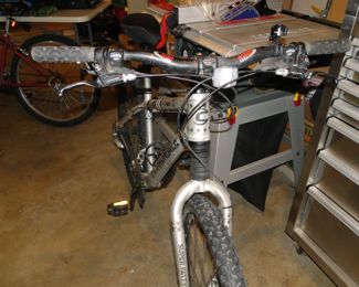 Cannondale Mountain bike, excellent condition, and yes that tool storage chest is coming up shortly