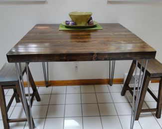 Nice wood pub table with hairpin legs