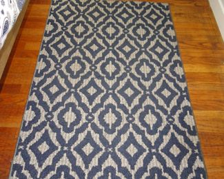 Nice design on this area rug