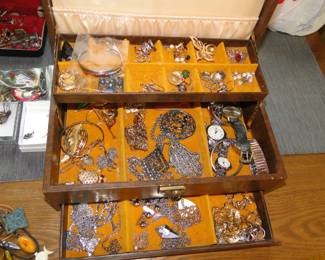 Lots of fun costume jewelry and earrings too.