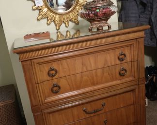 Decor  chest- part  of  bedroom  set  20  x  40