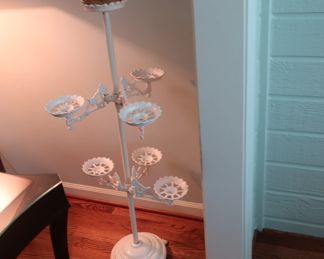 24             White  cast  iron  plant  stand        