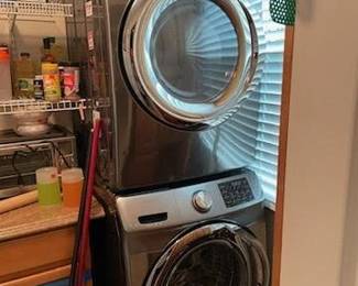 Samsung VRT Steam Washer and Dryer in Beautiful Condition!