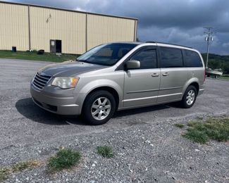 2009 CHRYSLER TOWN AND COUNTRY MINI VAN